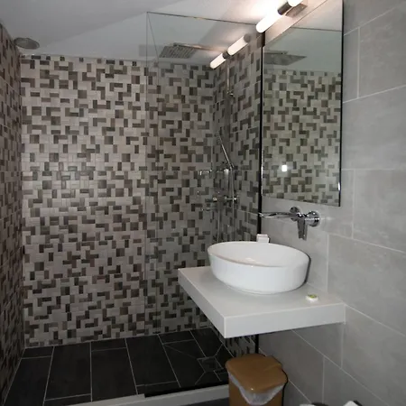 Aparthotel Orfeas